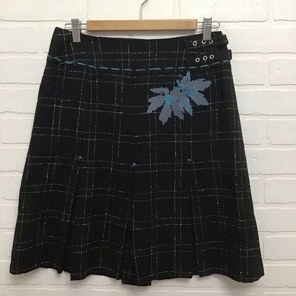 TRISTAN wool blend plaid collegiate pleated skirt black blue floral in small - Picture 15 of 15